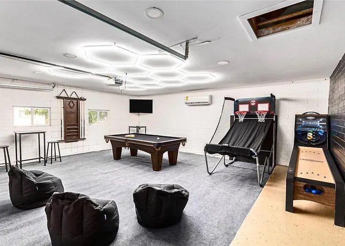 Dom wakacyjny Rose Haven - Old Town, Heated Pool, Spa, Game *