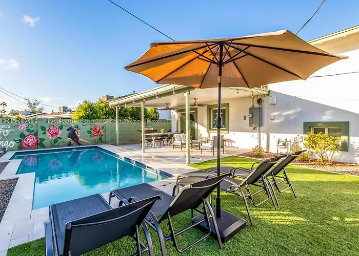 Dom wakacyjny Rose Haven - Old Town, Heated Pool, Spa, Game *